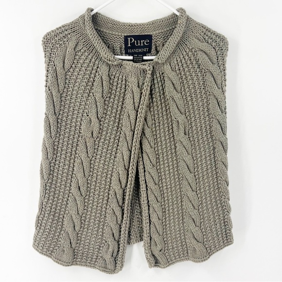 ✅NWOT PURE HANDKNIT CABLE KNIT SLIM FIT CAPE WITH SNAP CLOSURE TAUPE ONE SIZE - Picture 1 of 8